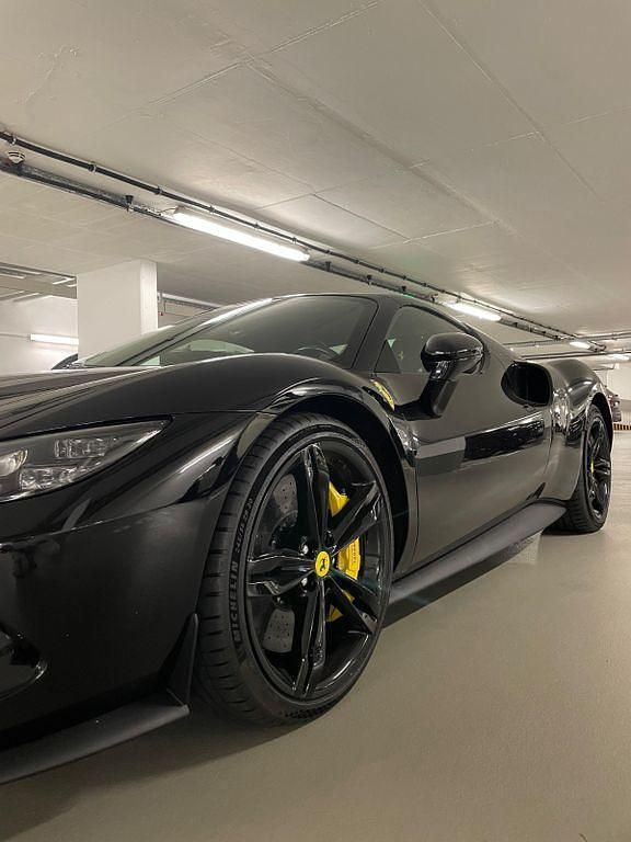 Neu Ferrari 296 831 PS (611 kW) 2025 Schwarz Cabrio