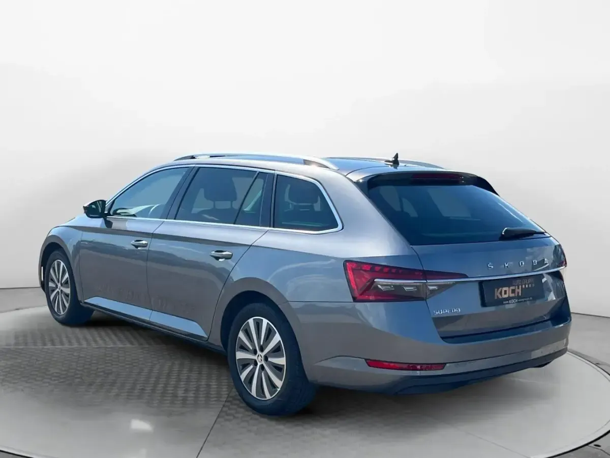 Gebraucht Skoda Superb Style 150 PS (110 kW) 2023 Graphitegrau metallic Kombi