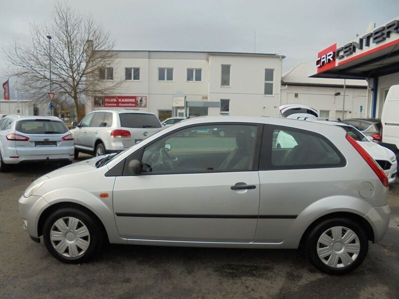Gebraucht Ford Fiesta Trend 69 PS (50 kW) 2003 Silber Kleinwagen