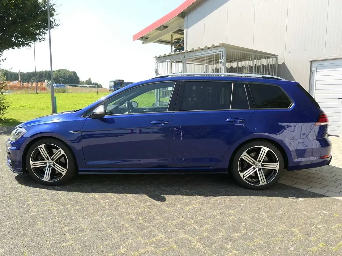 Gebraucht VW Golf VII R 300 PS (220 kW) 2020 Lapiz blue perleffekt Kombi