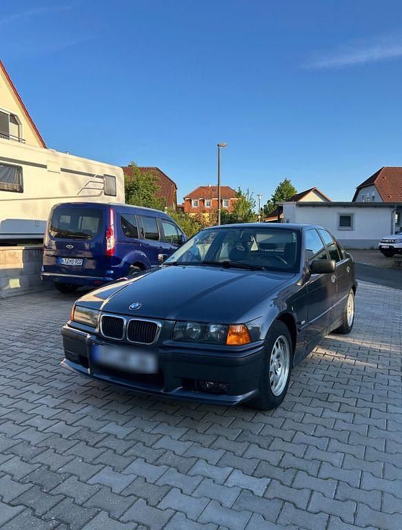 Blau Gebraucht 1997 BMW 320 Limousine | 4.500 € (Fairer Preis) - Bild 1/4