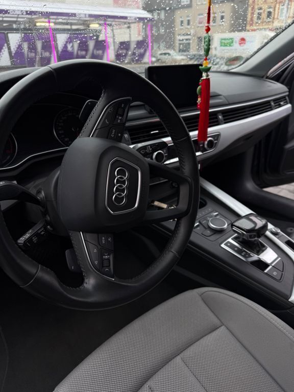 Grau Gebraucht 2018 Audi A4 Comfort Limousine | 15.990 € (Superpreis) - Bild 1/4