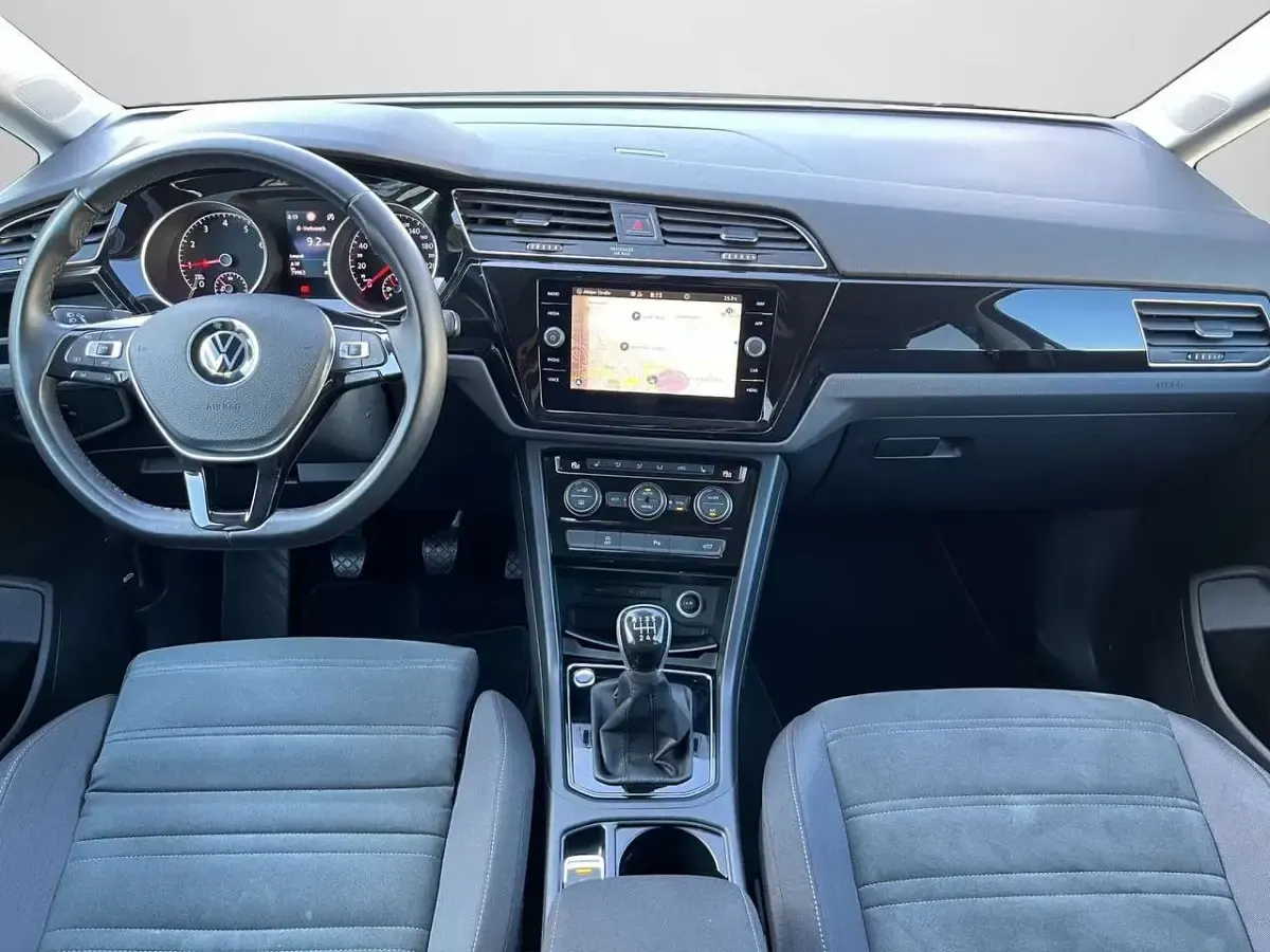 Gebraucht VW Touran Highline 150 PS (110 kW) 2022 Uranograu Van / Kleinbus