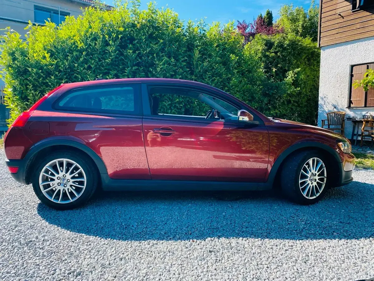 Gebraucht Volvo C30 109 PS (80 kW) 2009 Rot Kleinwagen