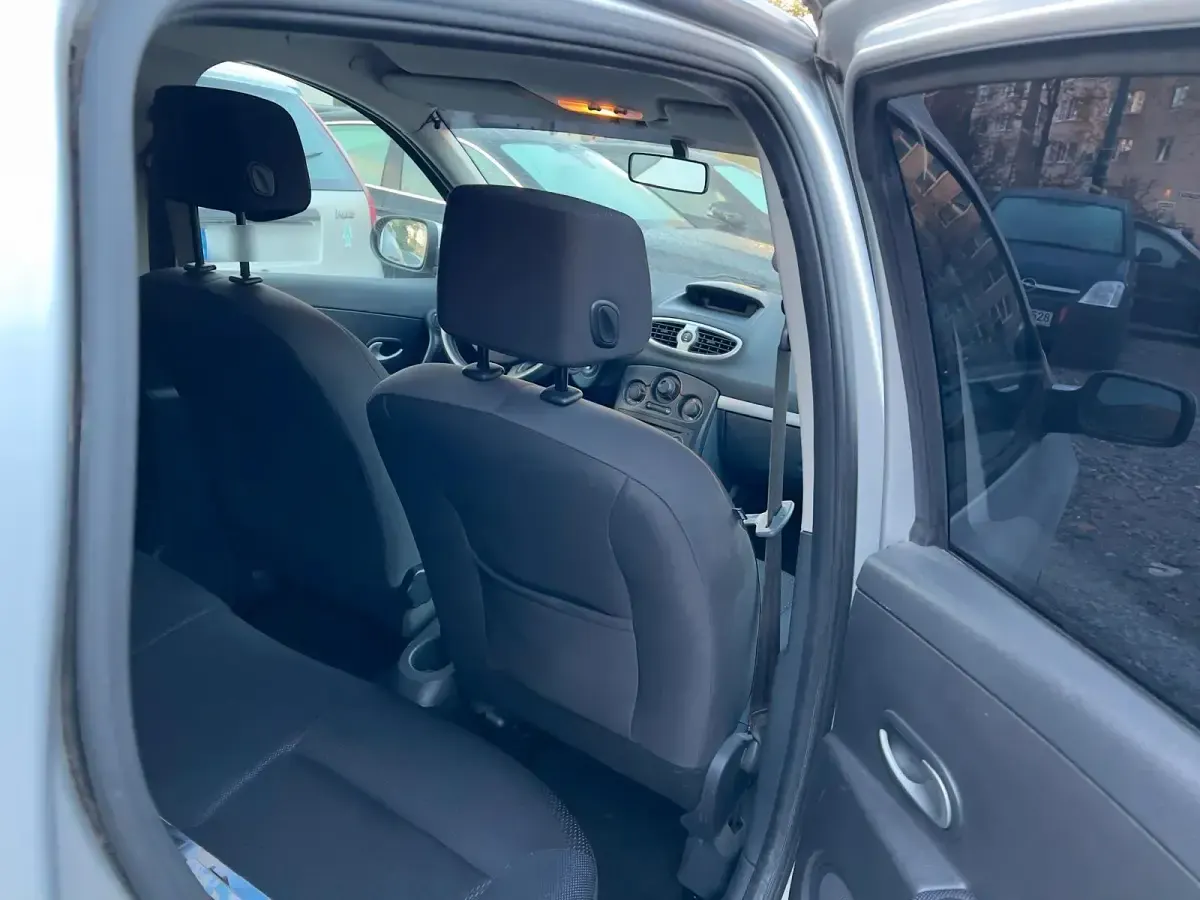 Gebraucht Renault Clio GrandTour 101 PS (74 kW) 2008 Silber Kombi