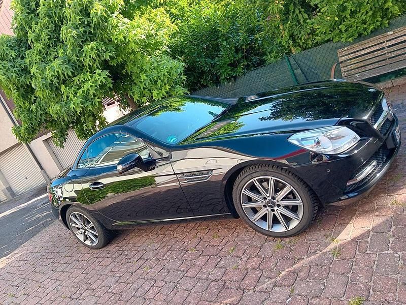 Schwarz Gebraucht 2011 Mercedes SLK200 Cabrio | 12.800 € (Fairer Preis) - Bild 1/4