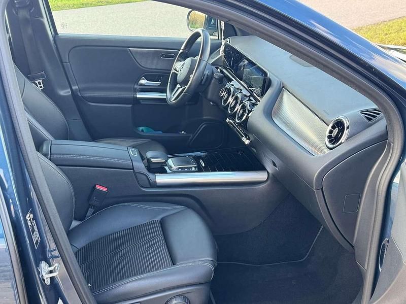 Gebraucht Mercedes GLA200 163 PS (119 kW) 2020 Blau SUV