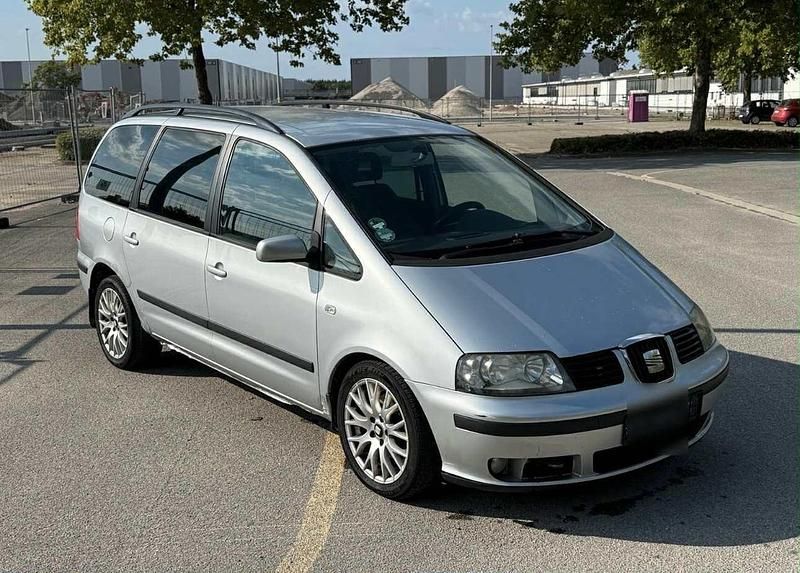 Grau Gebraucht 2004 Seat Alhambra Van / Kleinbus | 1.400 € (Superpreis) - Bild 1/4
