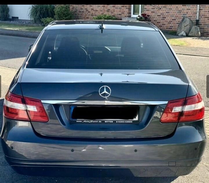 Gebraucht Mercedes E250 204 PS (150 kW) 2010 Grau Limousine