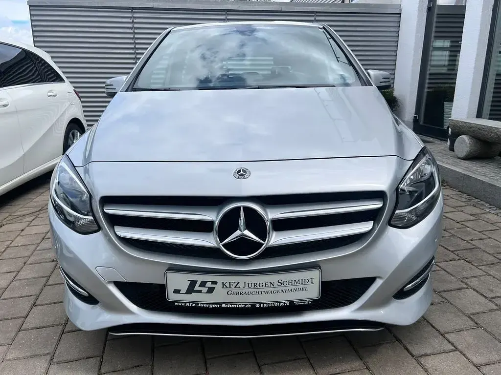 Gebraucht Mercedes B180 Business 122 PS (89 kW) 2018 Silber Van / Kleinbus