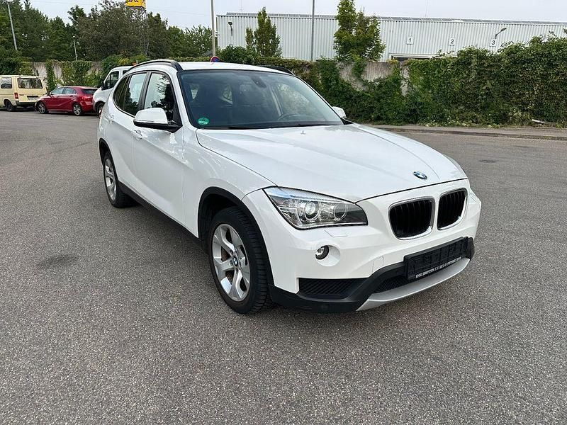 Weiß Gebraucht 2014 BMW X1 Sport Line SUV | 12.699 € (Fairer Preis) - Bild 1/4