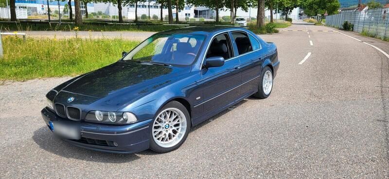 Blau Gebraucht 2002 BMW 540 Limousine | 10.900 € (Fairer Preis) - Bild 1/4
