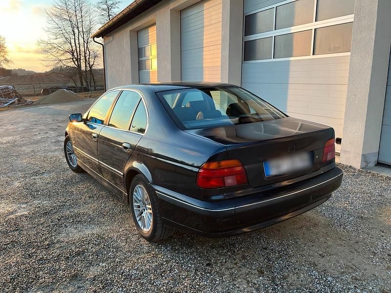 Gebraucht BMW 523 170 PS (125 kW) 1998 Blau Limousine