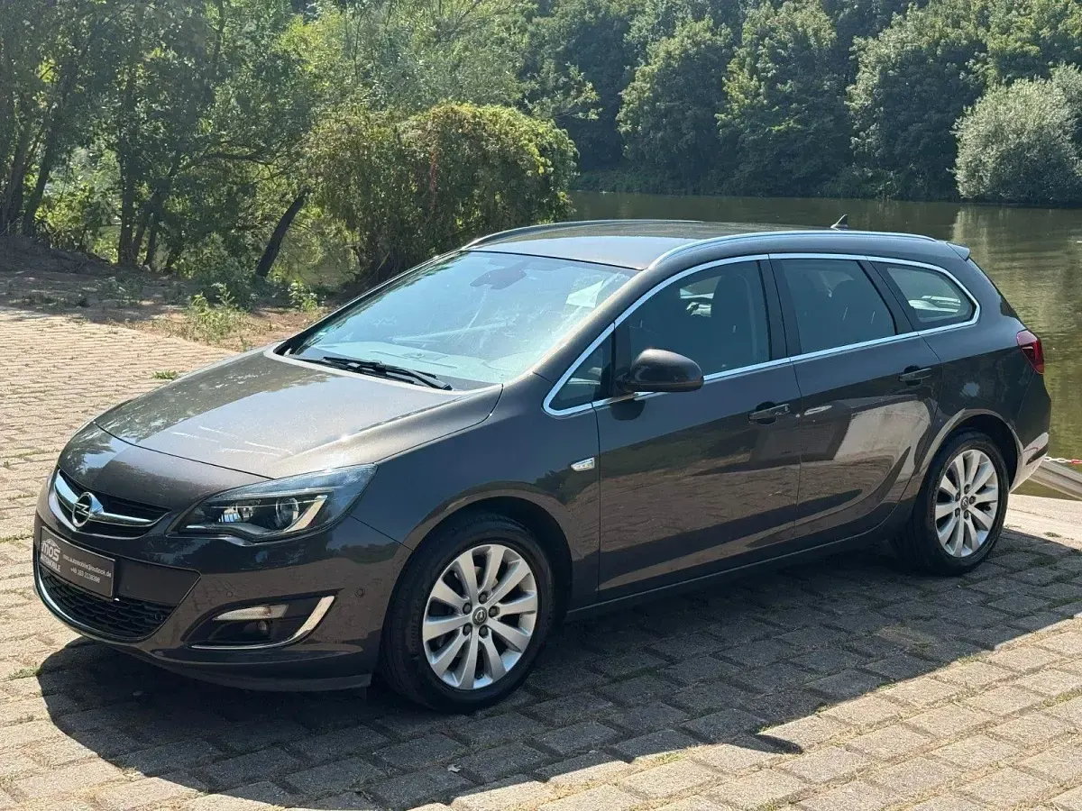 Gebraucht Opel Astra Exklusiv 136 PS (100 kW) 2015 Grau Kombi