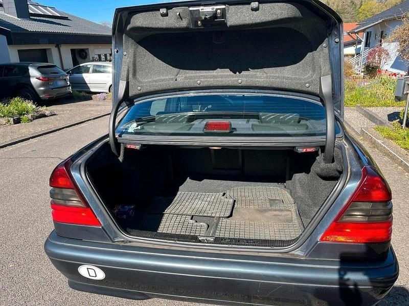 Second-hand Mercedes C180 122 CP (89 kW) 1998 Berlinǎ
