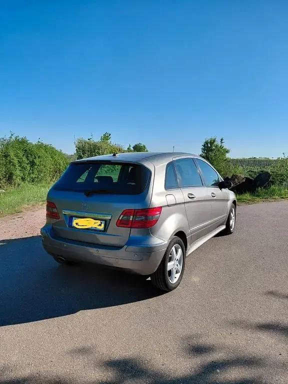 Gebraucht Mercedes B150 95 PS (69 kW) 2006 Silber Van / Kleinbus
