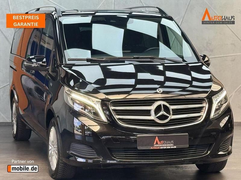 Schwarz Gebraucht 2018 Mercedes V250 Edition Van / Kleinbus | 41.950 € (Superpreis) - Bild 1/4