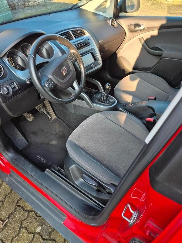 Gebraucht Seat Altea 105 PS (77 kW) 2013 Rot Van / Kleinbus