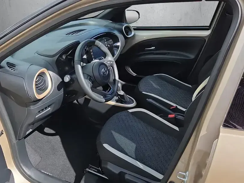 Gebraucht Toyota Aygo X Style 72 PS (52 kW) 2023 Beige SUV