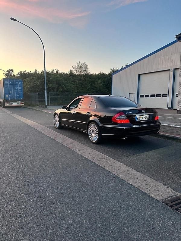 Schwarz Gebraucht 2008 Mercedes E500 Limousine | 10.900 € (Fairer Preis) - Bild 1/4