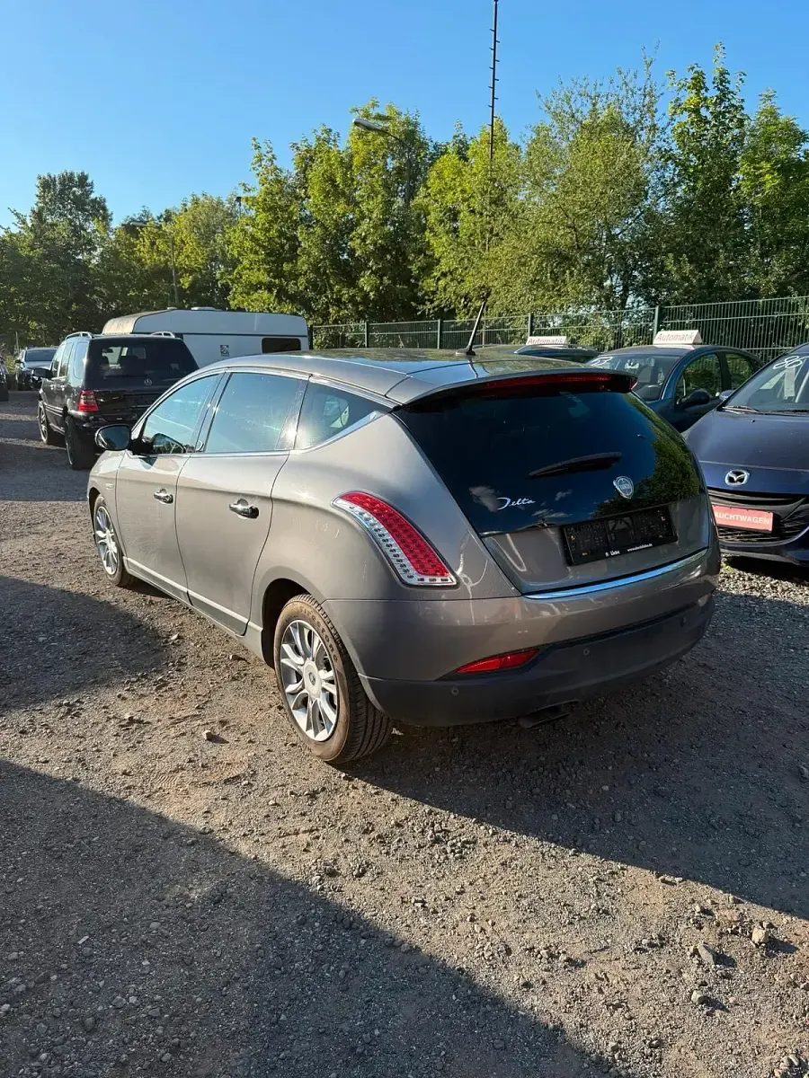 Gebraucht Lancia Delta 128 PS (94 kW) 2011 Kleinwagen