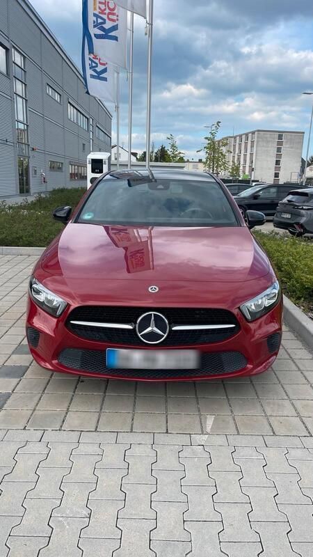 Rot Gebraucht 2021 Mercedes A250 Progressive Limousine | 29.500 € (Fairer Preis) - Bild 1/4