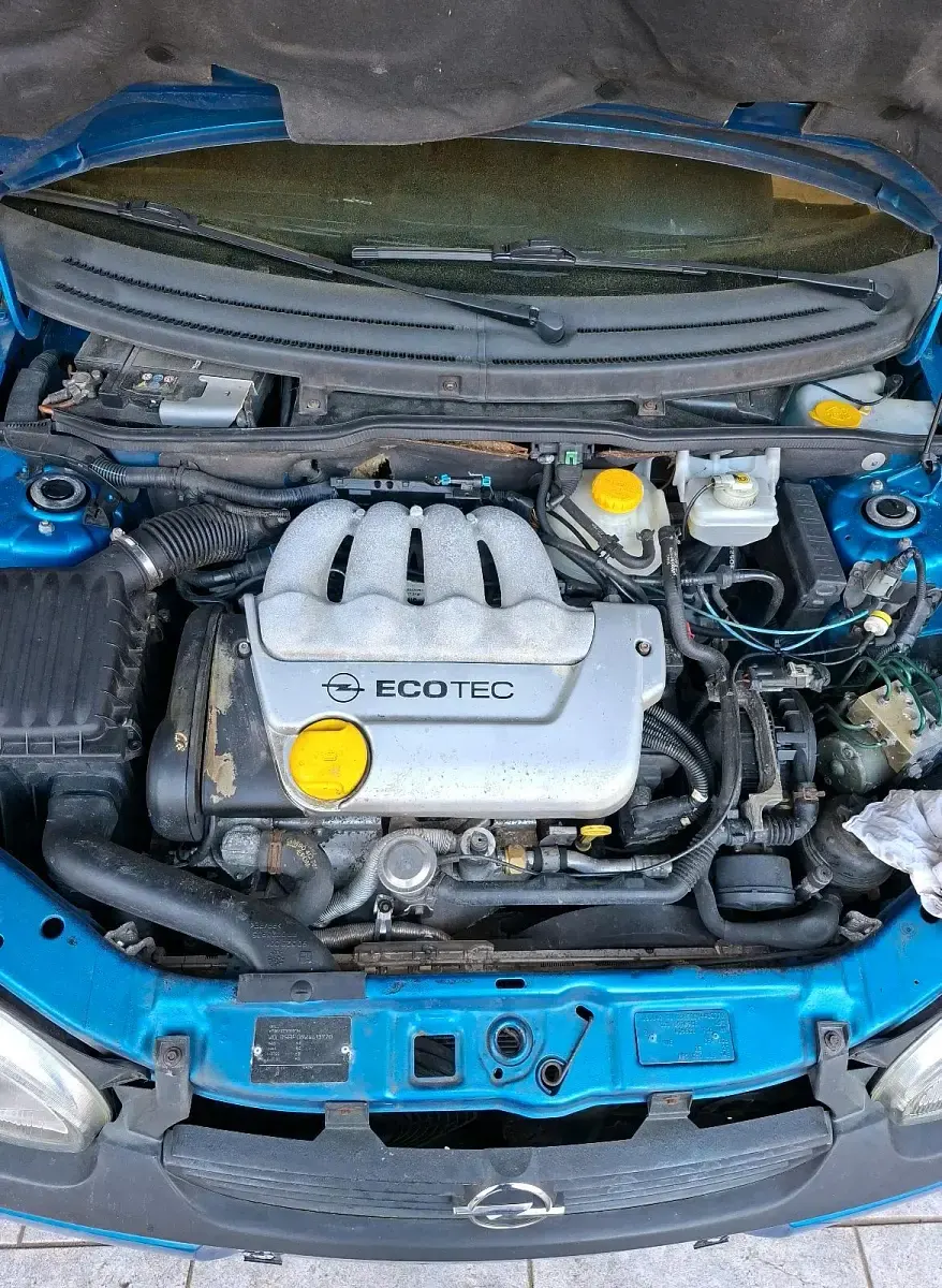 Używany Opel Corsa 106 KM (77 kW) 1998 Niebieski Hatchback