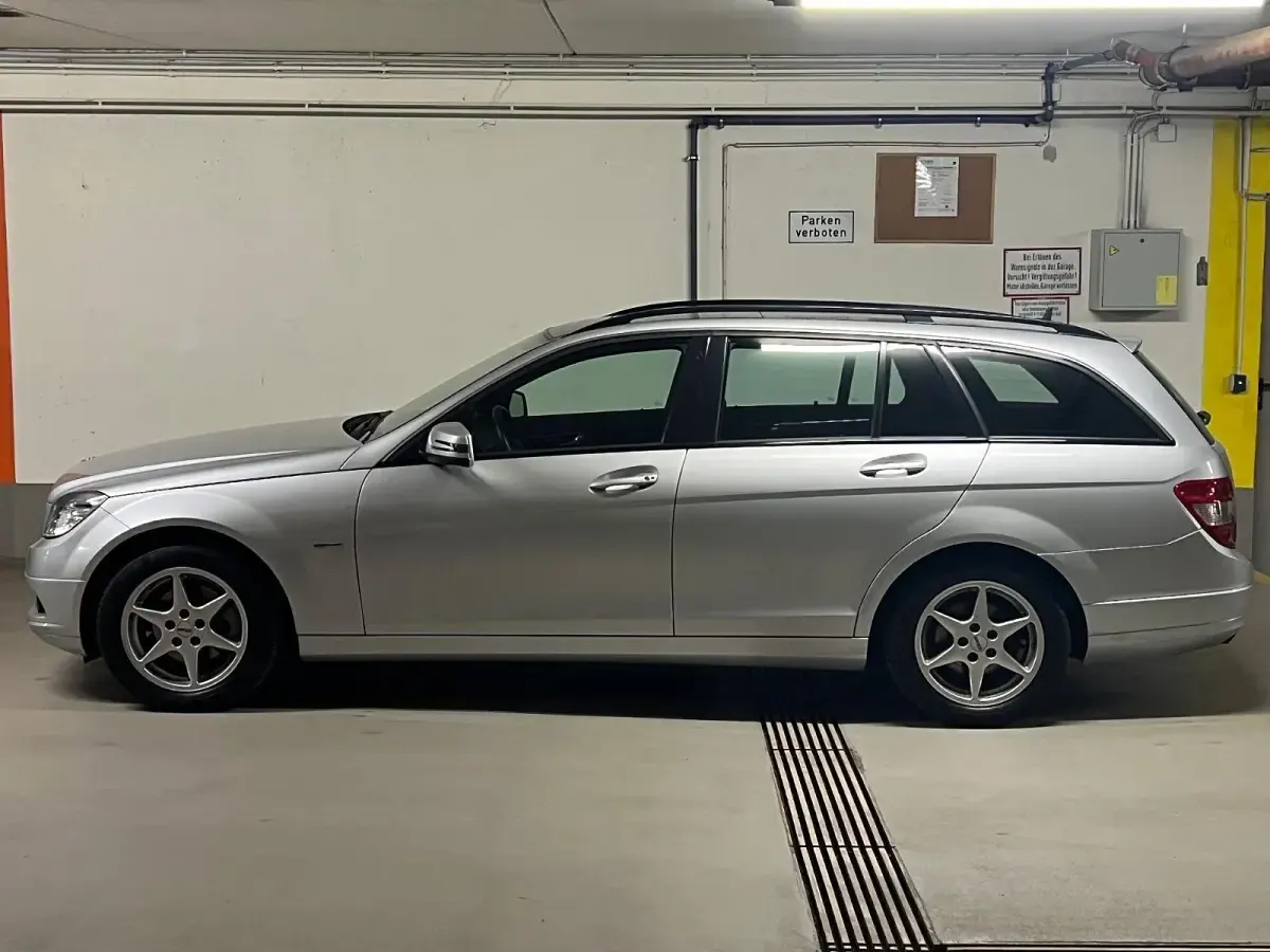Gebraucht Mercedes C180 156 PS (114 kW) 2009 Silber Limousine