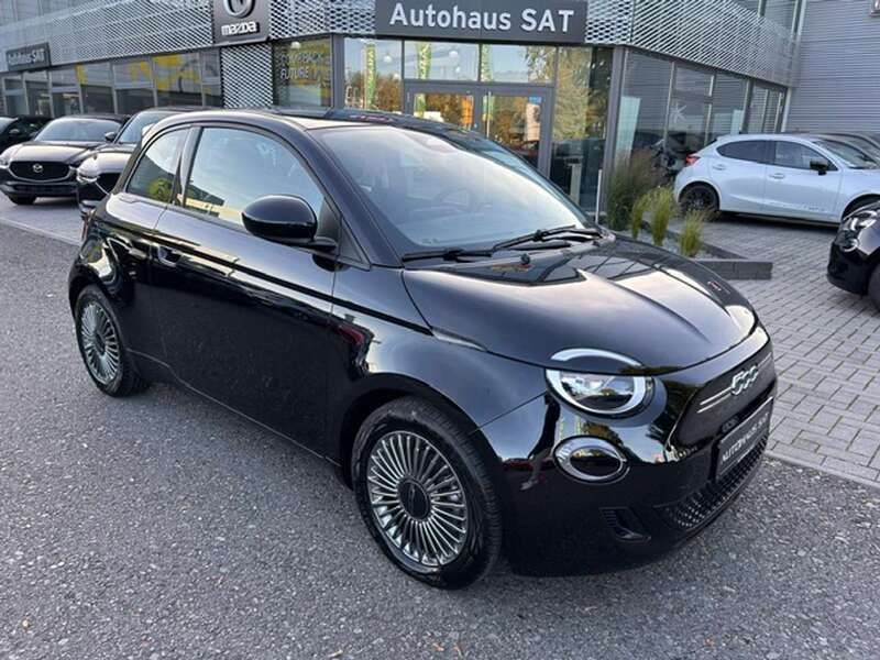 Schwarz (onyx schwarz) Gebraucht 2022 Fiat 500e Limousine | 23.990 € (Teuer) - Bild 1/4