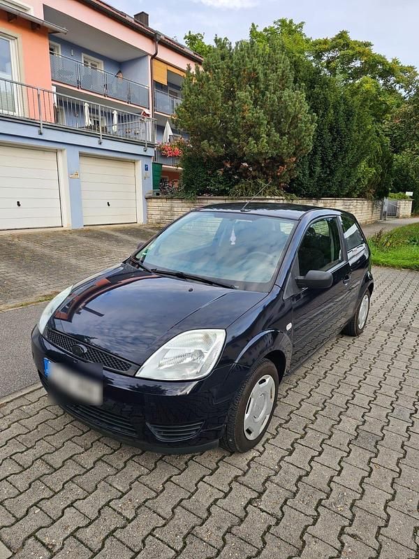 Blau Gebraucht 2005 Ford Fiesta Kleinwagen | 1.600 € (Fairer Preis) - Bild 1/4