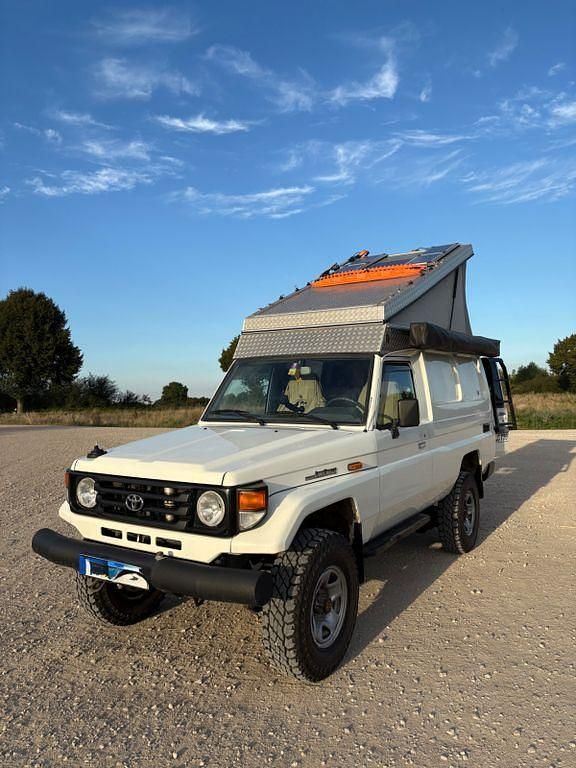 Weiß Gebraucht 2000 Toyota Land Cruiser SUV | 63.000 € - Bild 1/4