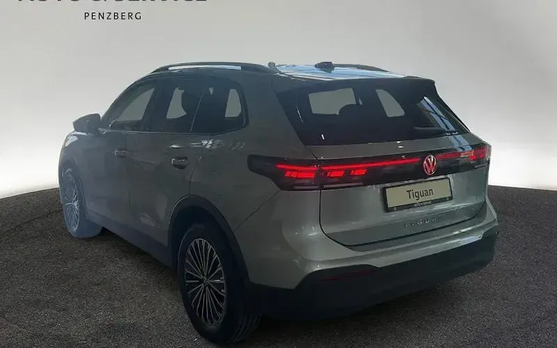 Neu VW Tiguan Life 150 PS (110 kW) 2026 Silber SUV