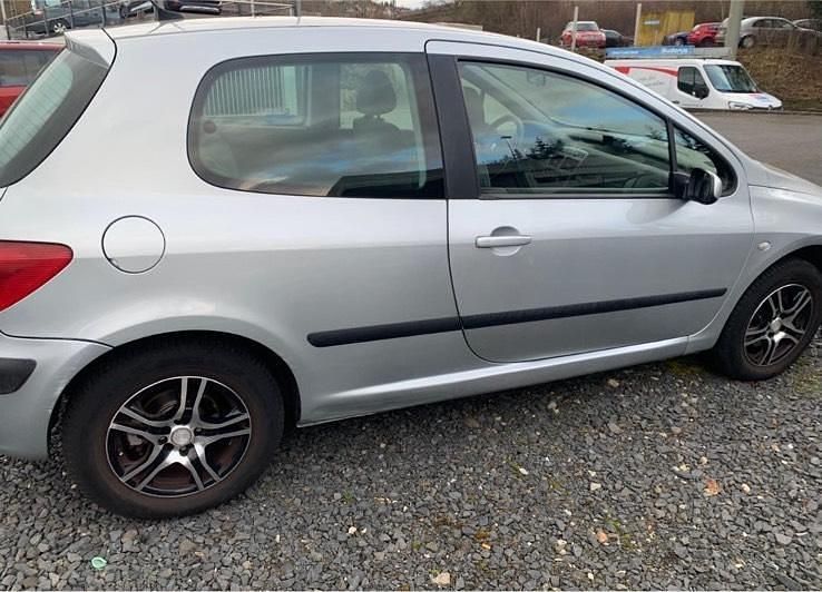Gebraucht Peugeot 307 105 PS (77 kW) 2002 Grau Kleinwagen
