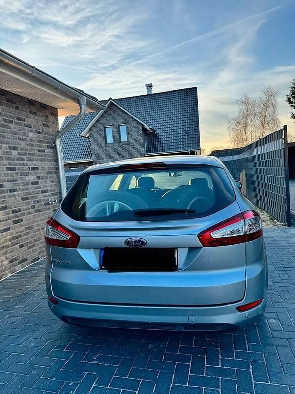 Gebraucht Ford Mondeo Ambiente 116 PS (85 kW) 2014 Grau Kombi