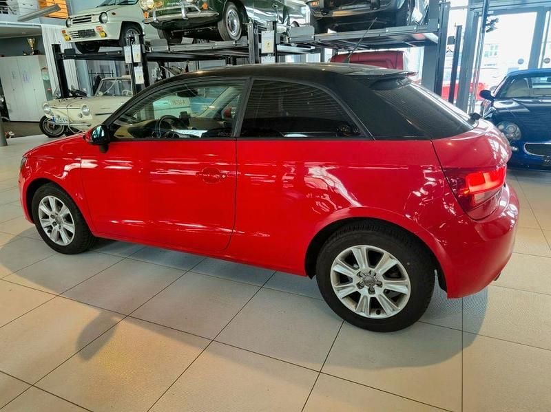 Gebraucht Audi A1 Attraction 86 PS (63 kW) 2011 Rot Kleinwagen