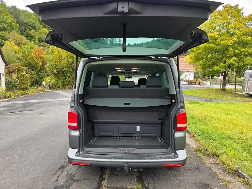 Gebraucht VW Multivan 179 PS (131 kW) 2012 Grau Van / Kleinbus
