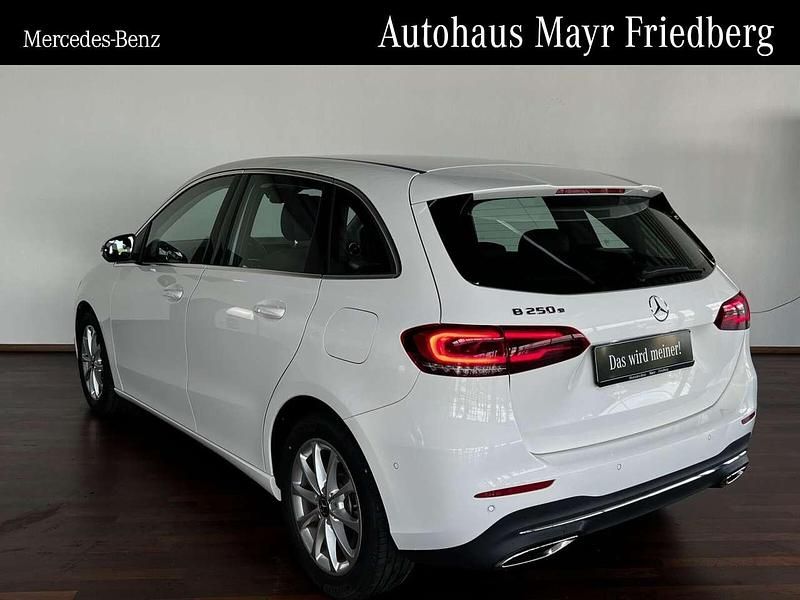 Gebraucht Mercedes B250e Progressive 160 PS (117 kW) 2022 Unilack polarweiß Van / Kleinbus