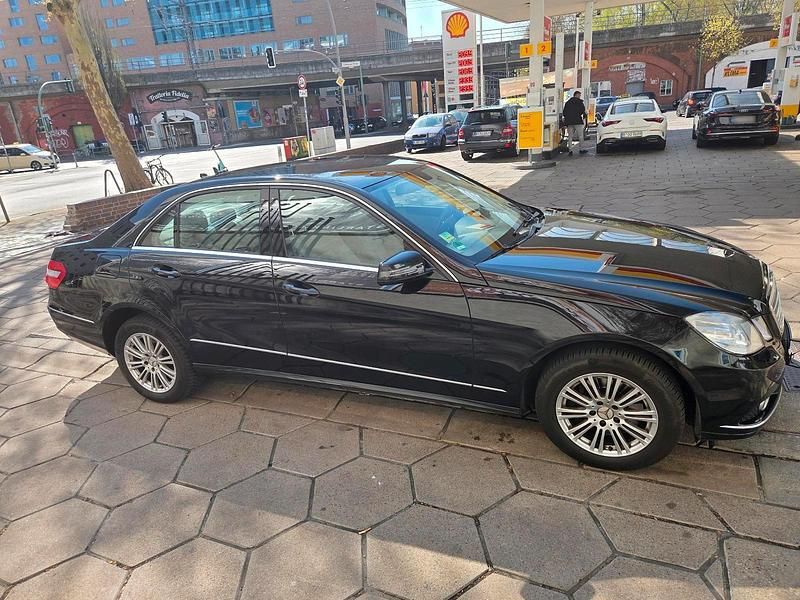 Second-hand Mercedes E350 292 CP (214 kW) 2011 Negru Berlinǎ