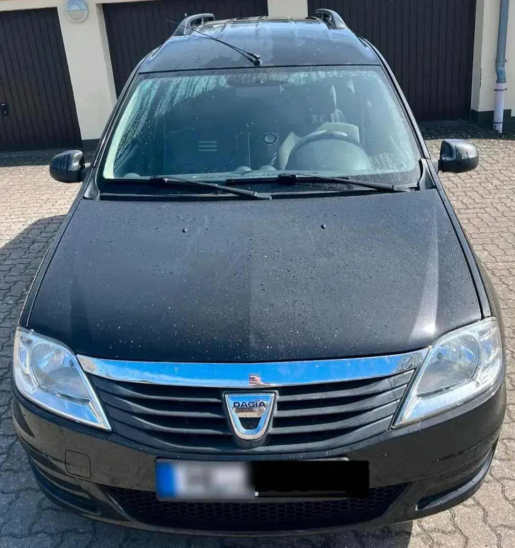 Second-hand Dacia Logan 85 CP (62 kW) 2011 Negru Break