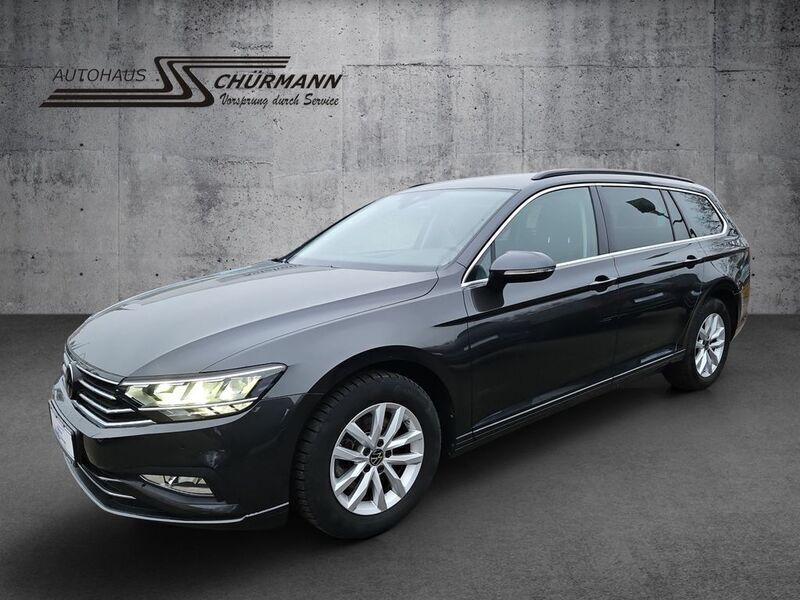 Grau Gebraucht 2023 VW Passat Business Kombi | 28.790 € - Bild 1/4