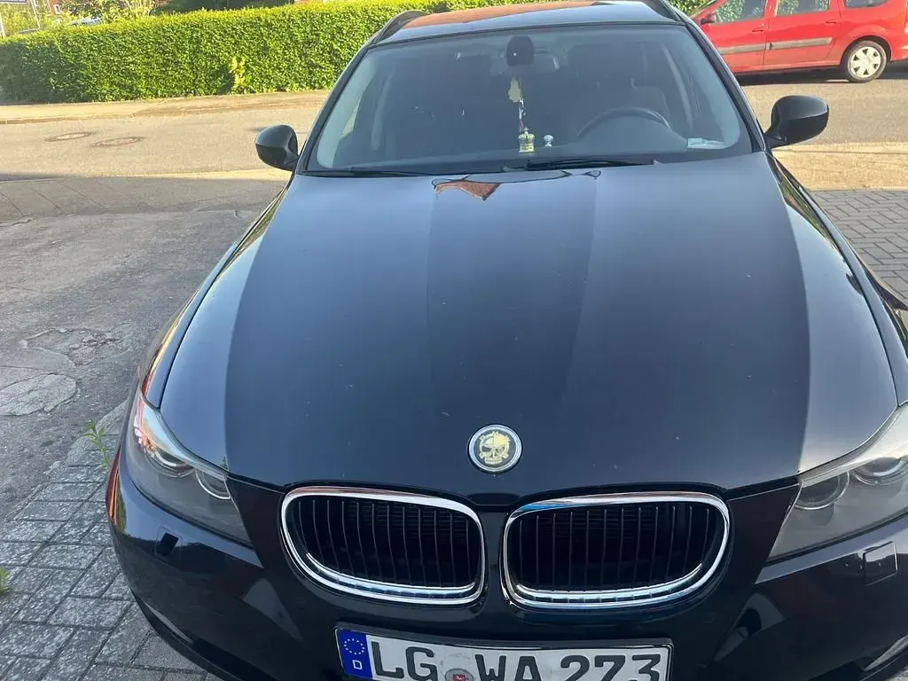 Gebraucht BMW 318 143 PS (105 kW) 2010 Schwarz Kombi
