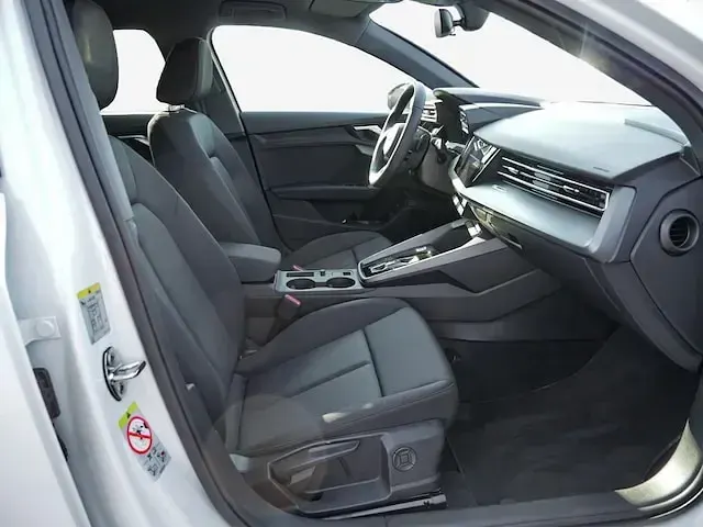 Używany Audi A3 e-tron Ambiente 204 KM (150 kW) 2025 Biały Hatchback