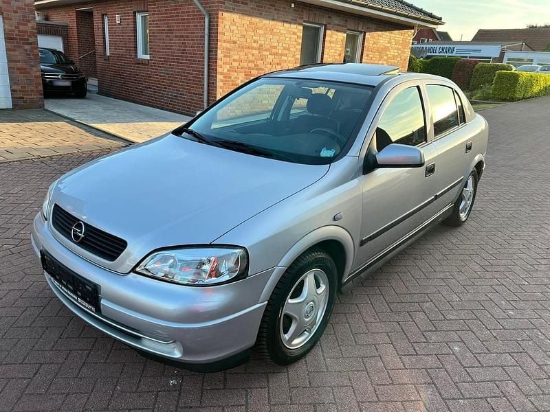 Usata Opel Astra 101 CV (74 kW) 2000 Argento Berlina