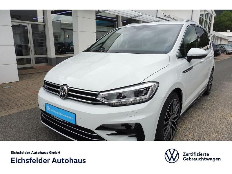 Weiß Gebraucht 2017 VW Touran Highline Van / Kleinbus | 21.700 € (Etwas zu teuer) - Bild 1/4