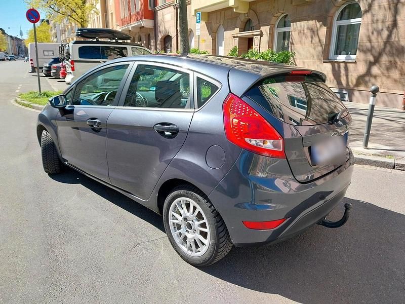 Gebraucht Ford Fiesta 80 PS (58 kW) 2010 Grau Kleinwagen