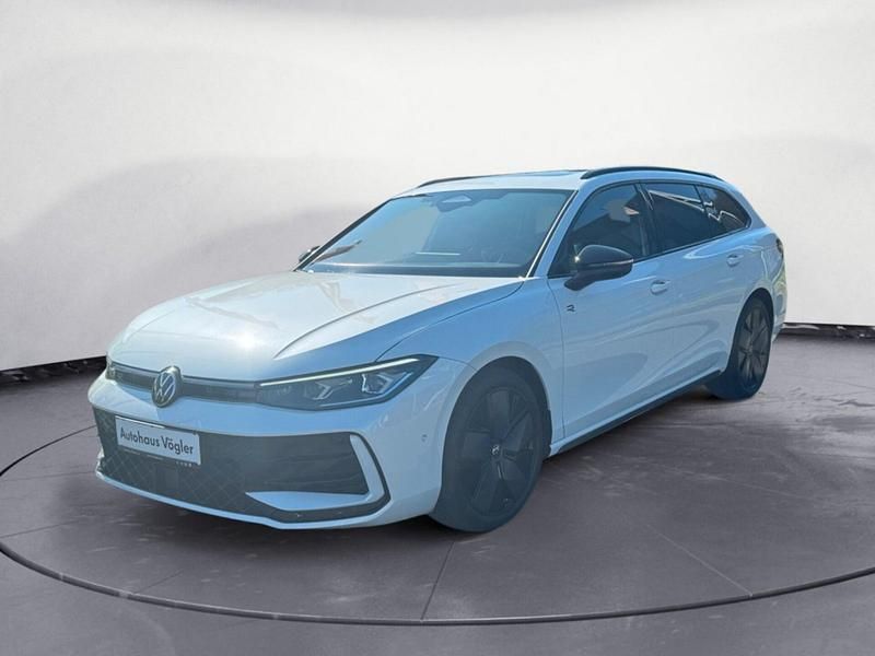 Gebraucht VW Passat R-line 150 PS (110 kW) 2024 Weiß Kombi