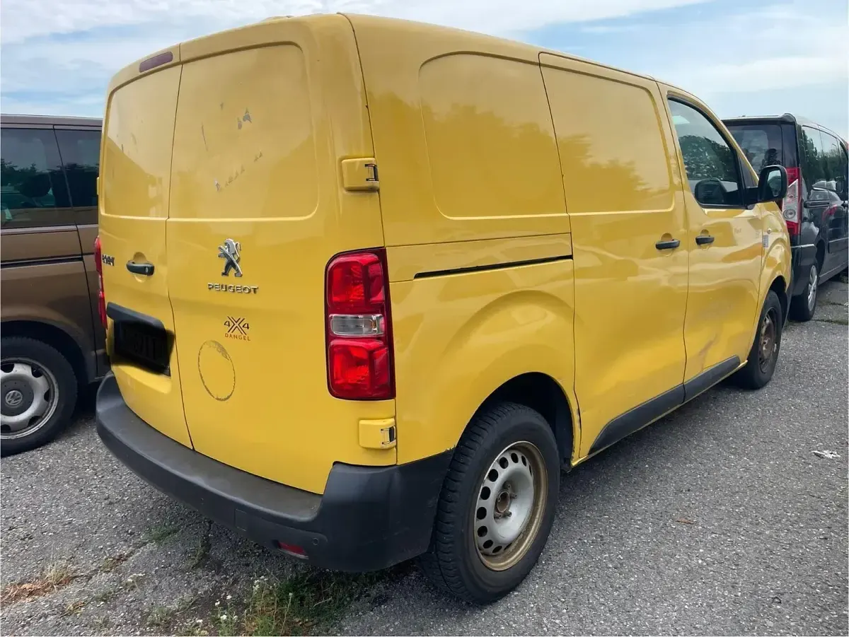 Gebraucht Peugeot Expert 122 PS (89 kW) 2018 Gelb Van