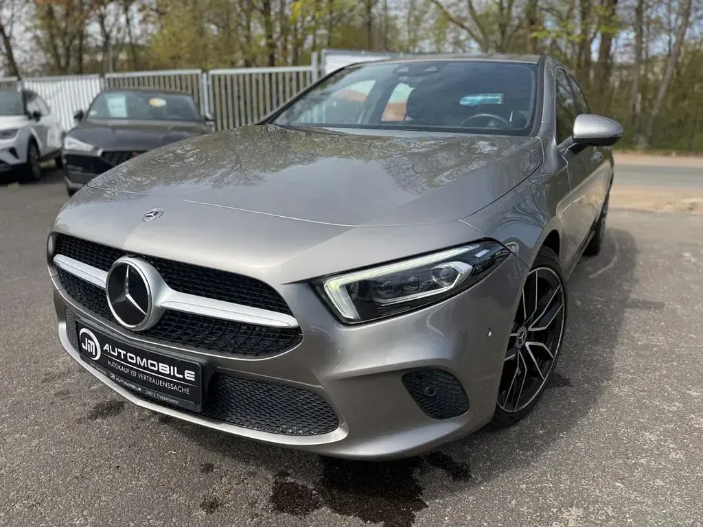 Gebraucht Mercedes A250 224 PS (164 kW) 2019 Silber Limousine