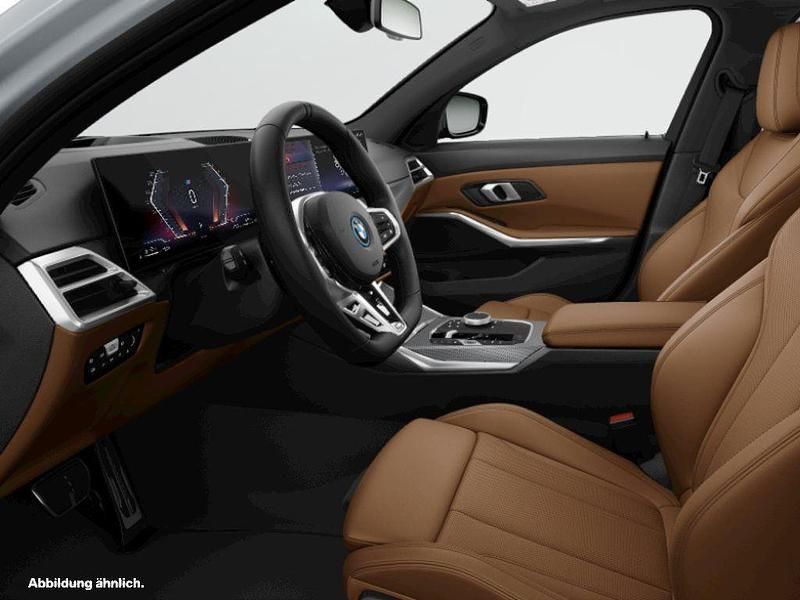 Brooklyn grau metallic Gebraucht 2024 BMW 330e Comfort Edition Kombi | 53.224 € (Teuer) - Bild 1/2