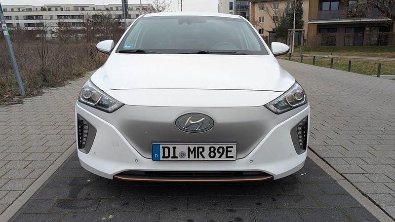 Gebraucht Hyundai Ioniq Premium 88 kW (120 PS) 2019 Weiß Kleinwagen